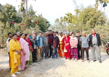 मेचीनगर २ का मतदातासँग समस्या र गुनासो सुन्दै प्रतिनिधि सभाका उम्मेदवार केशवराज पाण्डे